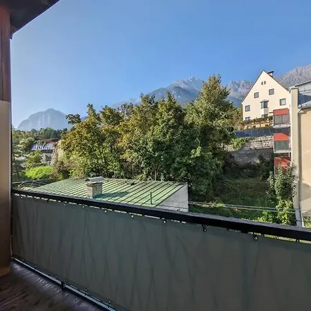 Tiroler Mit Bergblick インスブルック