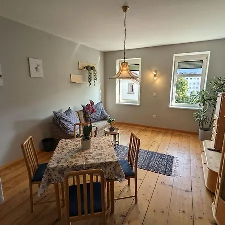 Tiroler Mit Bergblick